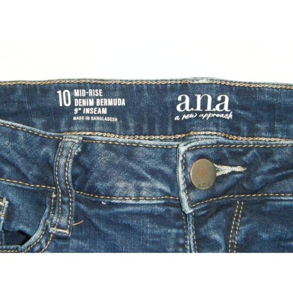 a.n.a. Mid-Rise Denim Bermuda Size 10 Dark Wash Women's Shorts - Picture 2 of 3